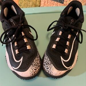 NIKE SHOES…HARDLY WORN!